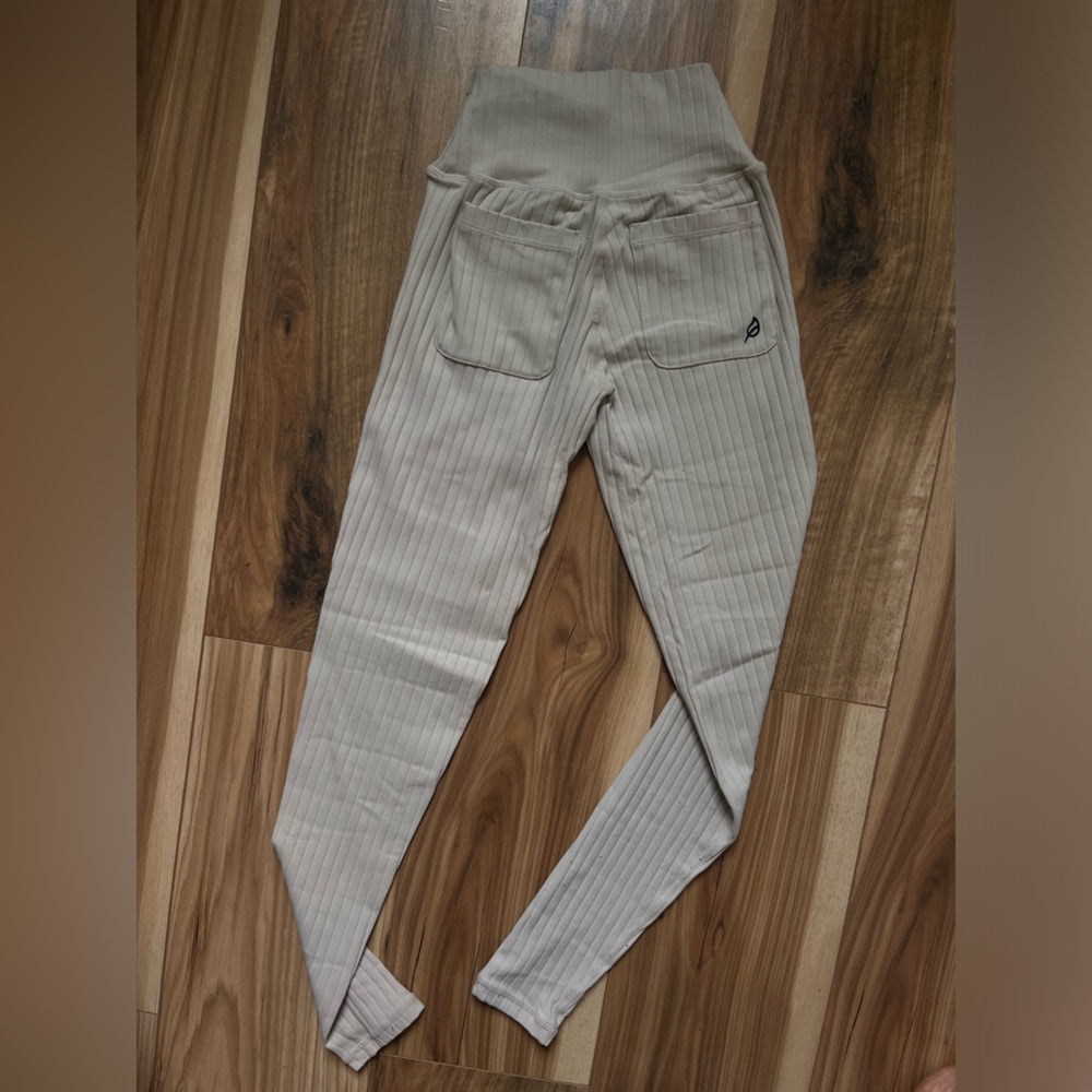 Ptula leggins size small